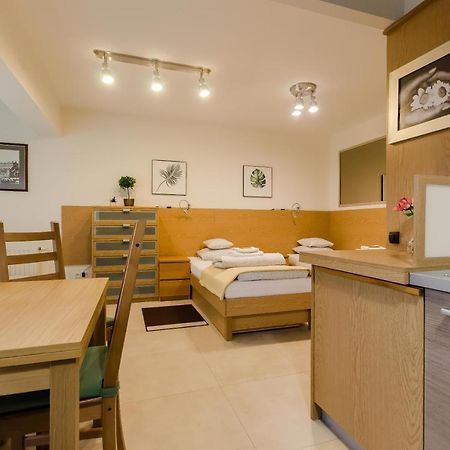 קרקוב Family Apartments - Private Parking מראה חיצוני תמונה