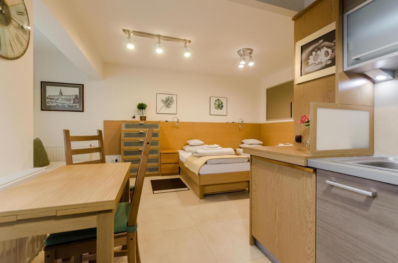 קרקוב Family Apartments - Private Parking מראה חיצוני תמונה