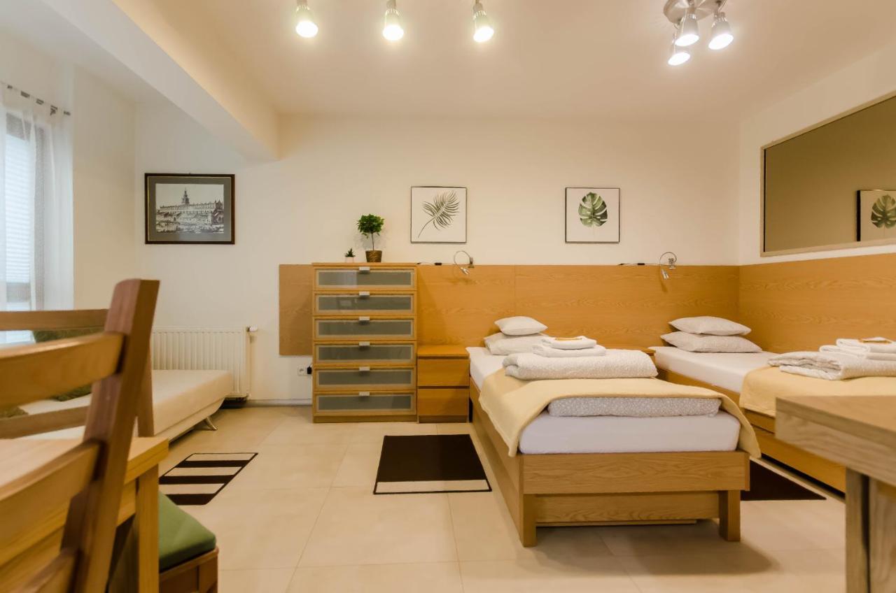 קרקוב Family Apartments - Private Parking מראה חיצוני תמונה