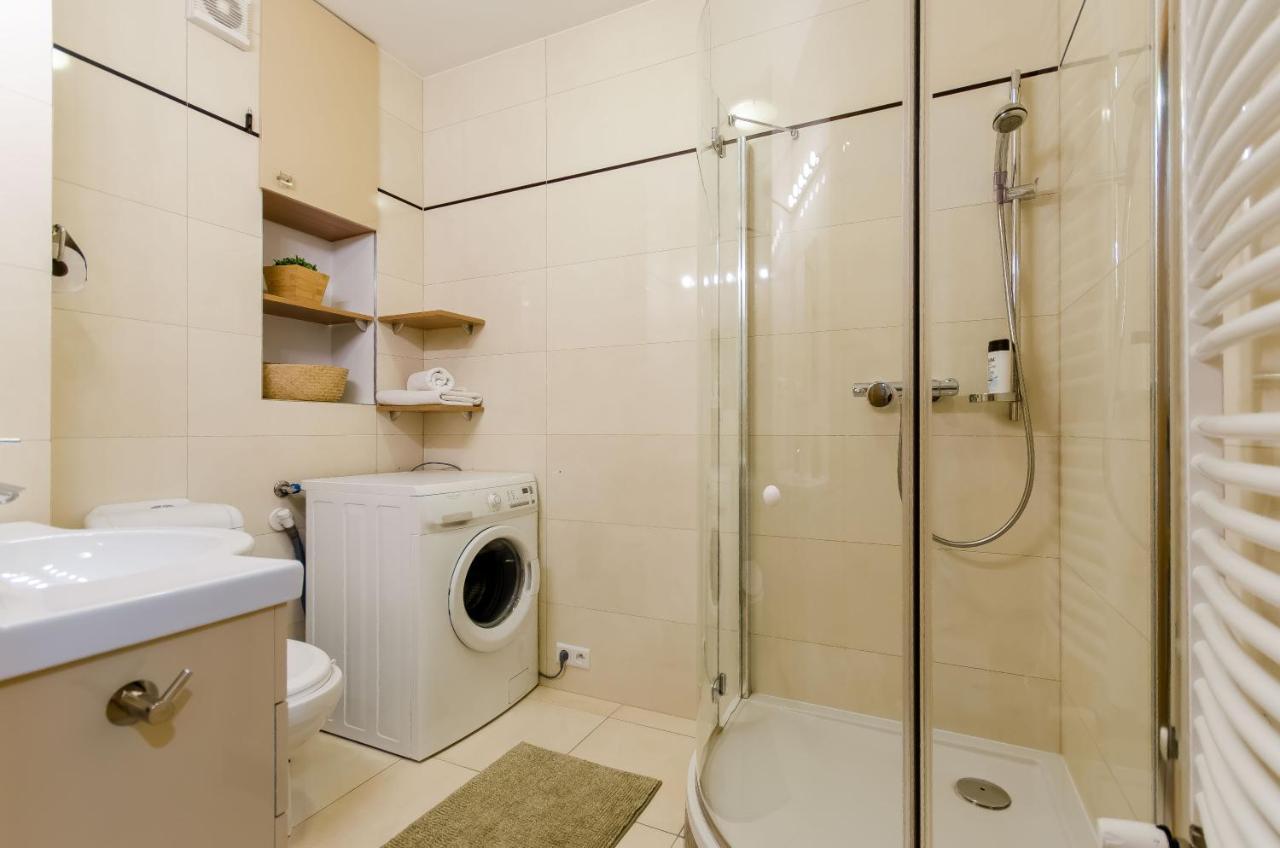 קרקוב Family Apartments - Private Parking מראה חיצוני תמונה