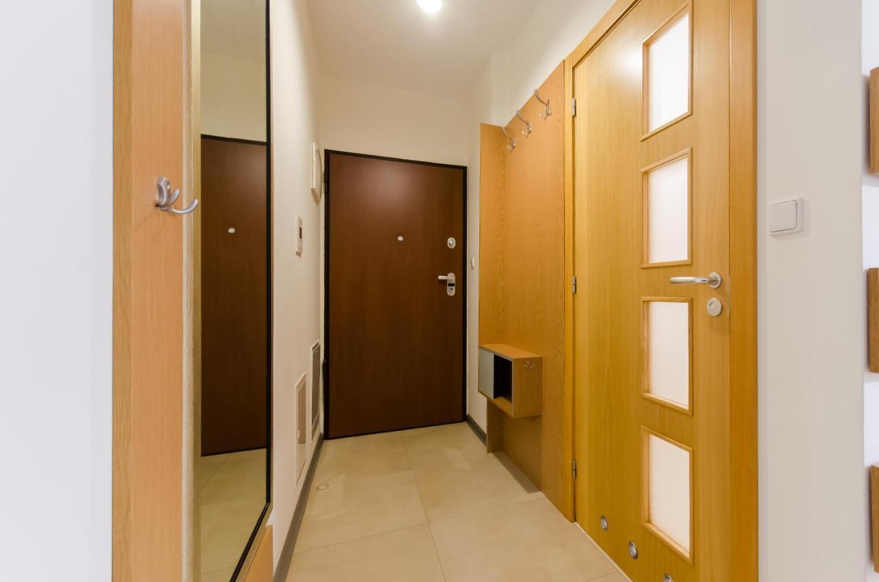 קרקוב Family Apartments - Private Parking מראה חיצוני תמונה