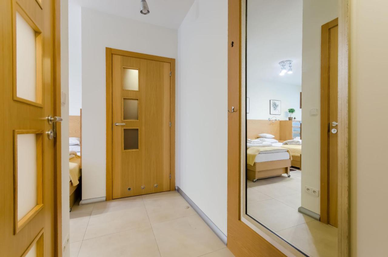 קרקוב Family Apartments - Private Parking מראה חיצוני תמונה