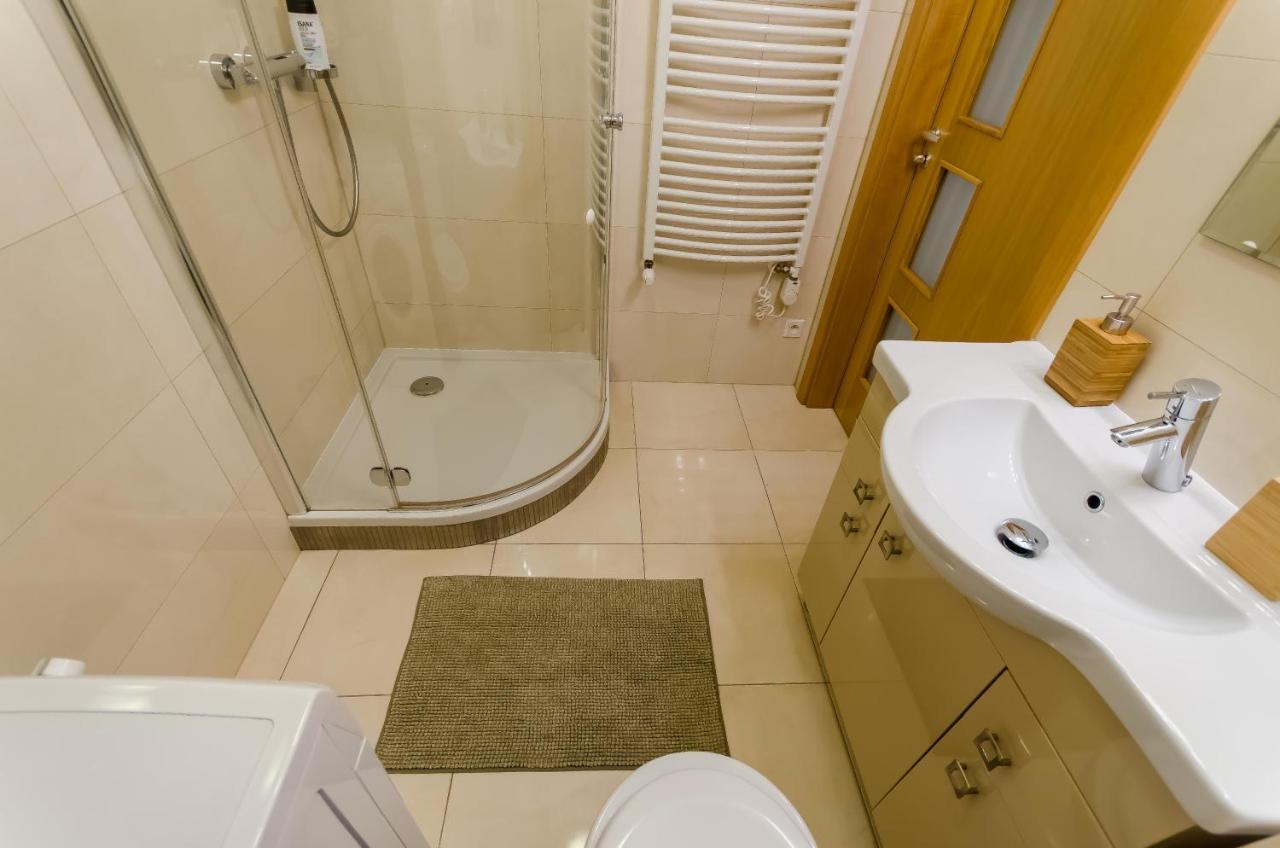 קרקוב Family Apartments - Private Parking מראה חיצוני תמונה